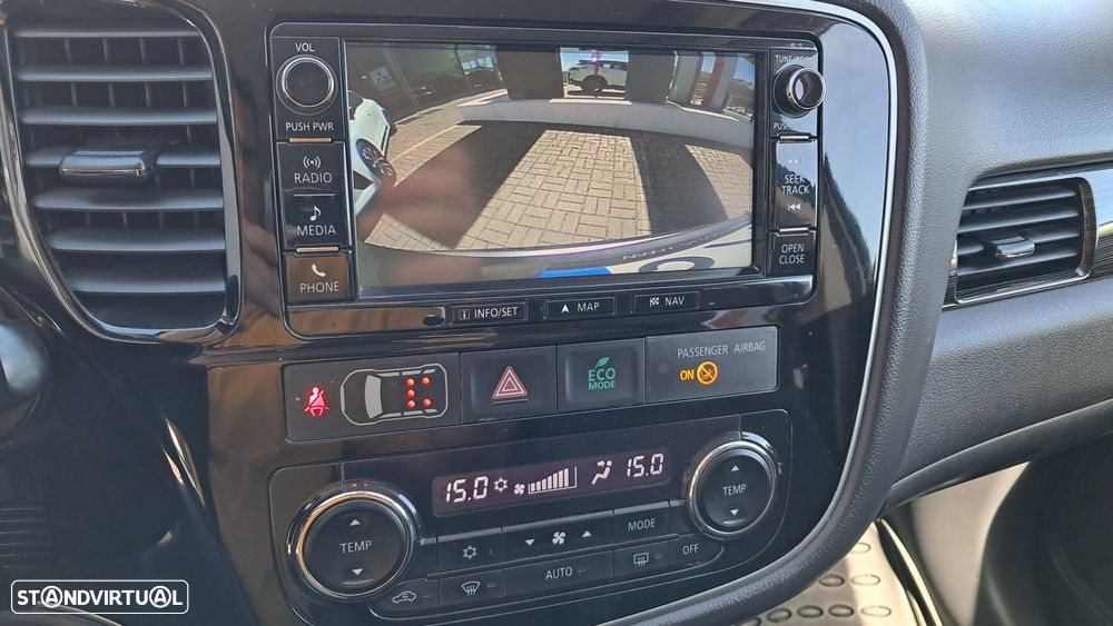 Mitsubishi Outlander 2.2 DI-D Instyle Navi - 10