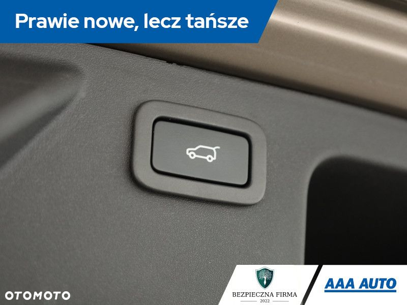 Land Rover Discovery Sport - 12