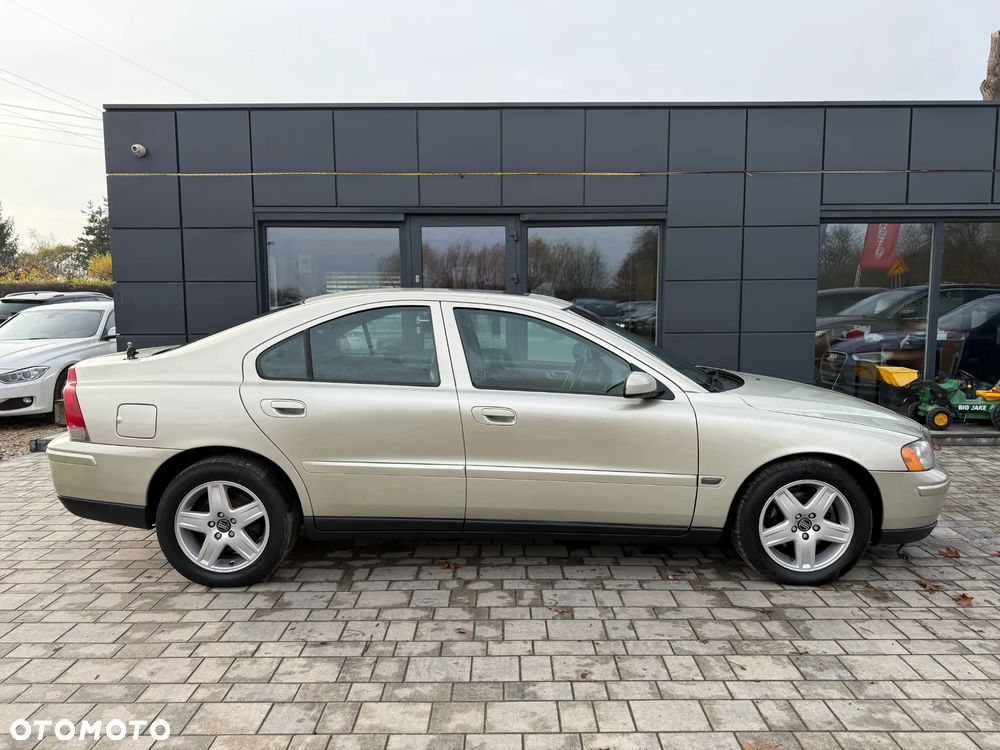 Volvo S60 2.4D5 Rubin - 16