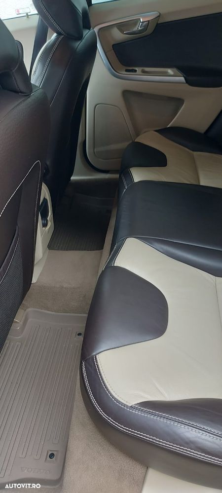 Volvo XC 60 2.4D AWD Base - 16