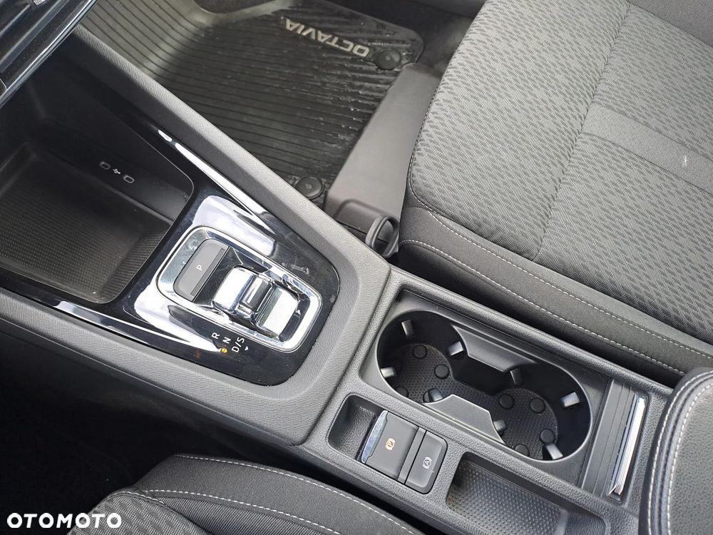 Skoda Octavia ver-1-5-tsi-e--tec-style-dsg - 17