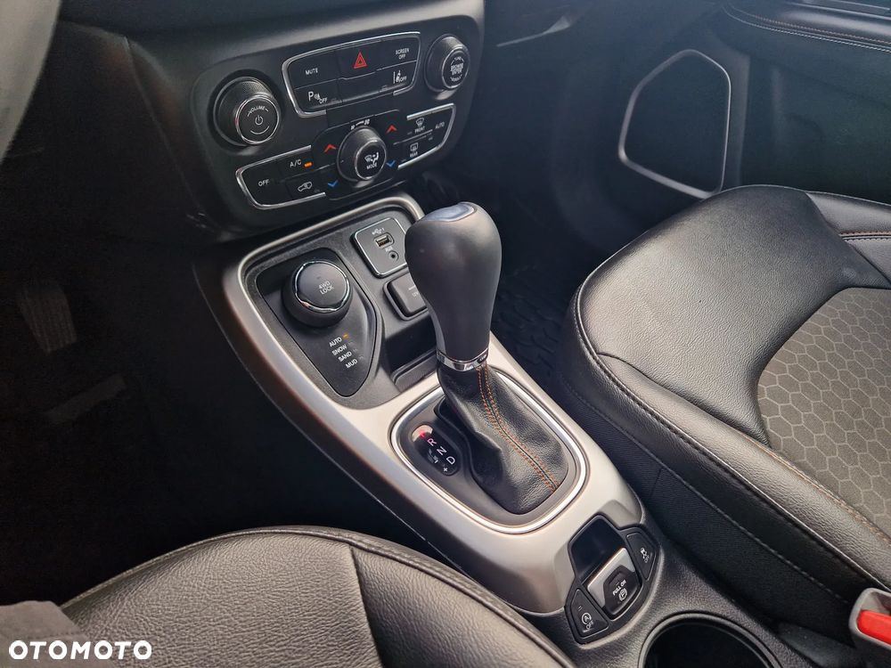 Jeep Compass - 24