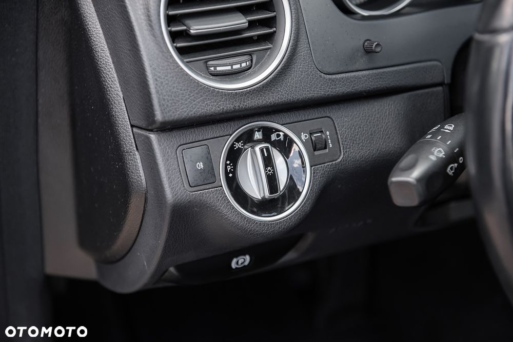 Mercedes-Benz Klasa C 180 BlueEFFICIENCY Avantgarde - 17
