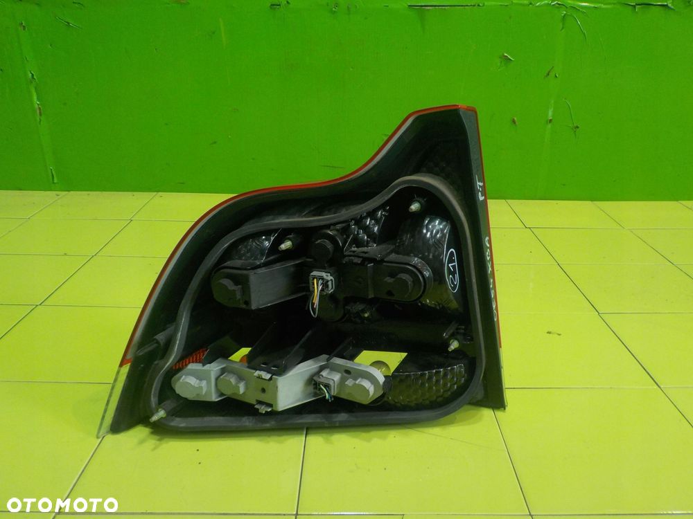 VOLVO S60 I LIFT 2.0 T AUTO 05r lampa prawa tyl - 8