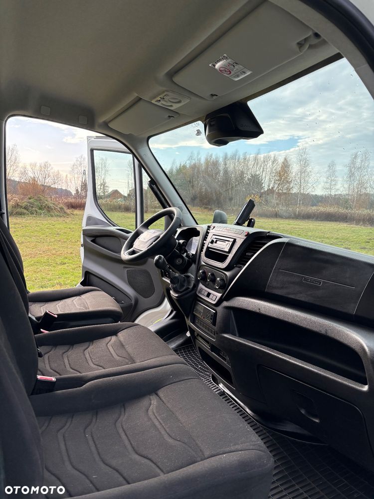 Iveco DAILY 70C17/Wywrot na 3strony/DMC 7000Kg/Żuraw/Klima/Super stan - 33