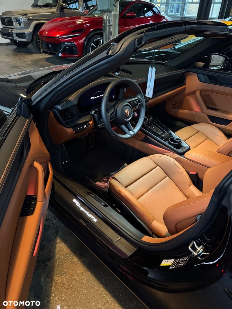 Porsche 911 Targa 4 GTS PDK - 7