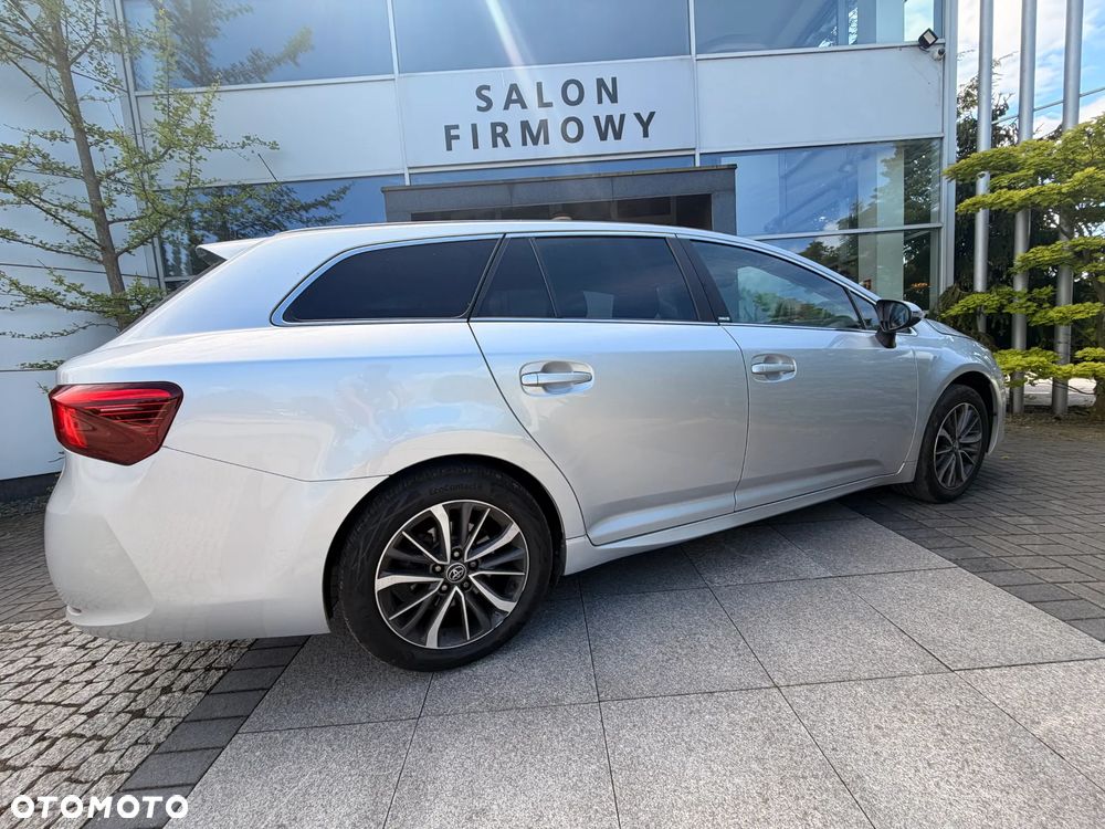 Toyota Avensis 2.0 Prestige MS - 23
