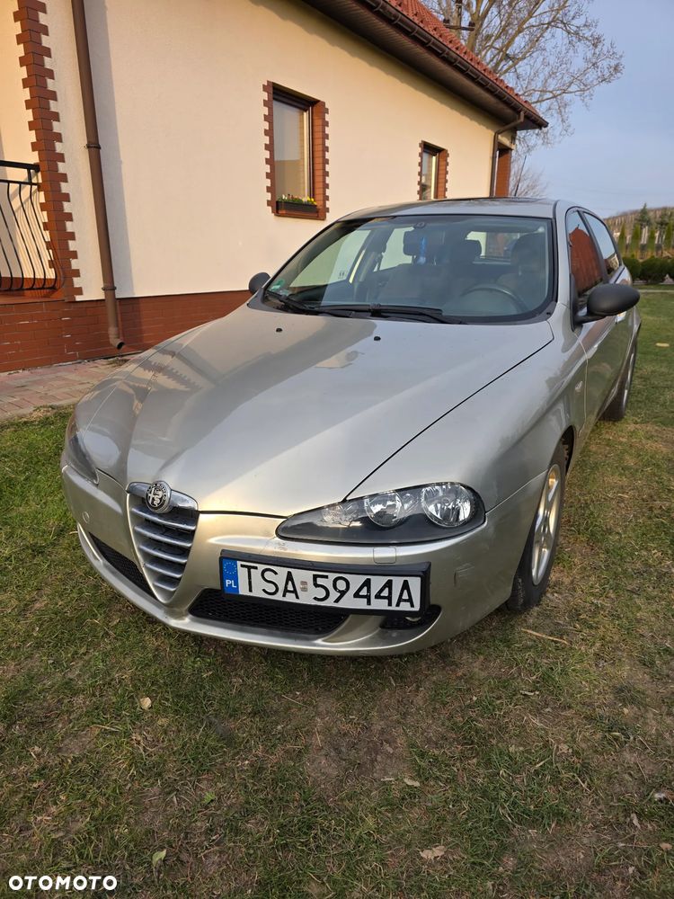 Alfa Romeo 147 1.6 Twin Spark Distinctive - 4