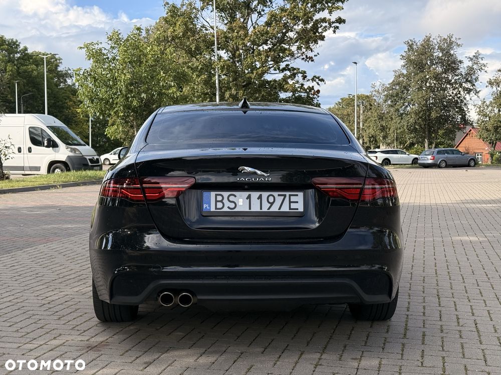 Jaguar XE - 4