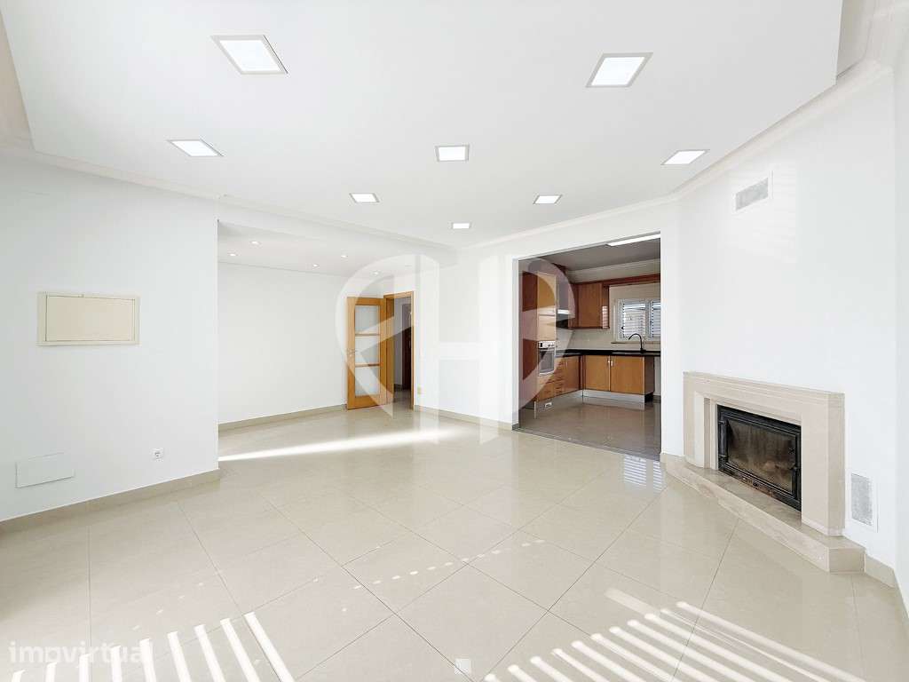 Moradia Geminada T3+1 com Excelente Logradouro, Garagem e Sótão | B... - Grande imagem: 3/60