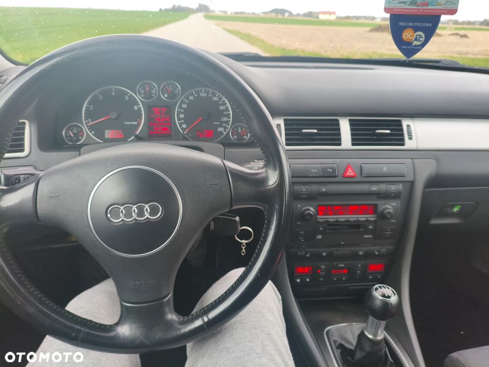 Audi A6 Avant 2.4 - 7