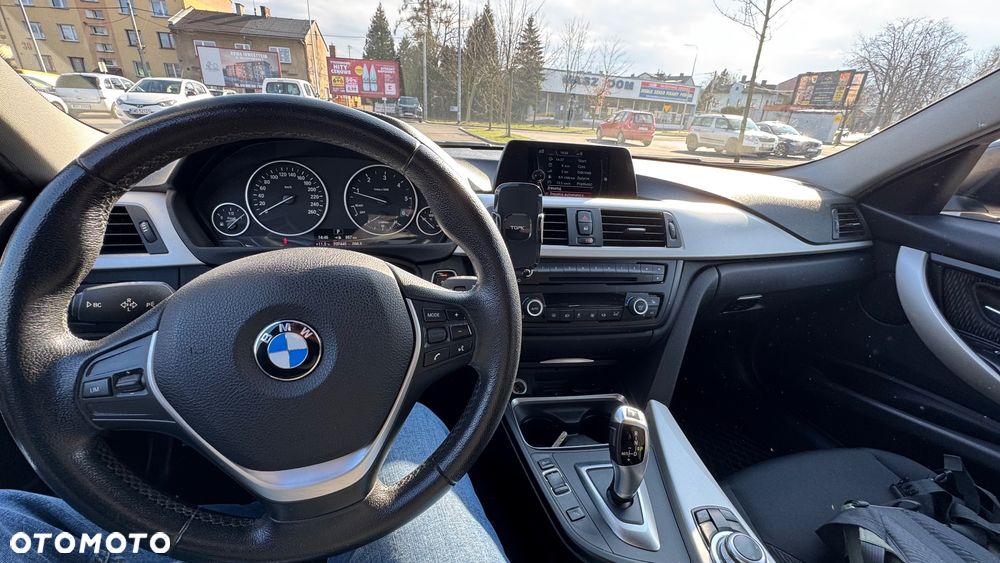 BMW Seria 3 318d - 10
