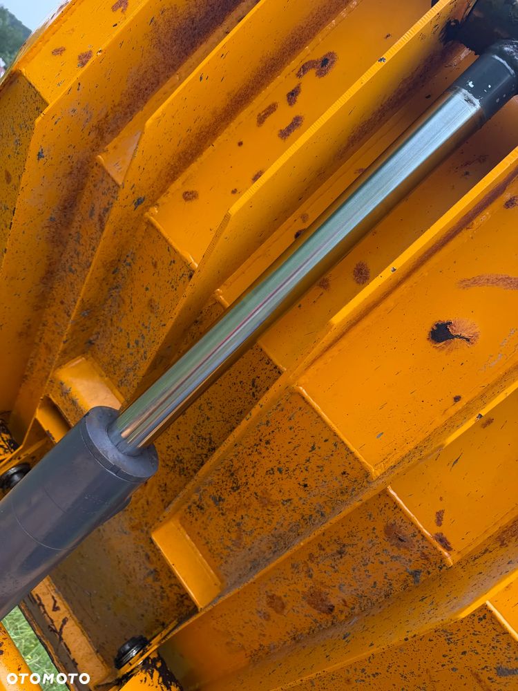 Terex 4t Benford Wozidło Budowlano-Rolnicze 4 tony ładowność. Obrotowa Koleba. 4x4 napęd. Potężna Moc silnika i Hydrauliki. Najlepszy silnik Yanmar. Maszyna Kupiona z Norweskiego Gospodarstwa Rolniczego typu Kurniki. Maszyna Zadbana! Odpala na dotyk. Skrzynia Automatyczna REWERS+Szybka wolna jazda. Pełny Oryginał. Serwisowane w Dekra Norweska! Hamulce brzytwa. Maszyna Woziła lekkie ładunki. Maszyna nie była katowana! Wielka Okazja. Wszystko w pełnym Oryginale. Niski przebieg 1898mtg - 14