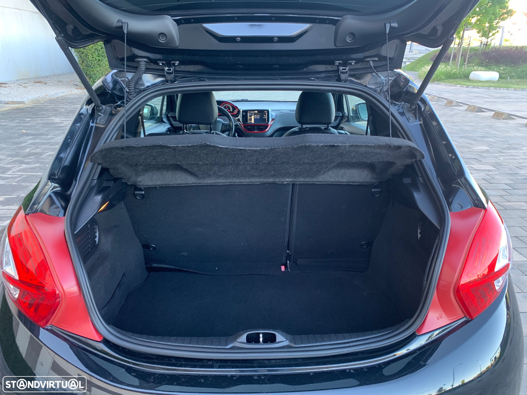 Peugeot 208 1.6 THP GTi - 13