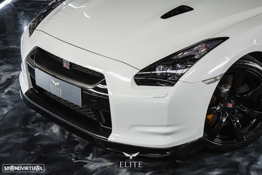 Nissan GT-R Premium Edition - 4