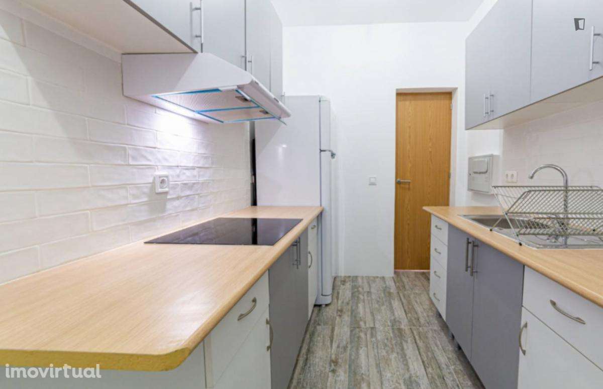 Quarto - localizado em Benfica Lisbon - Grande imagem: 5/11