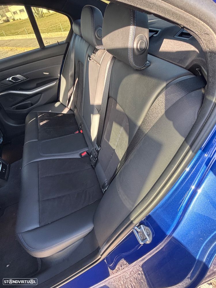 BMW 330 e Pack Desportivo M Auto - 12
