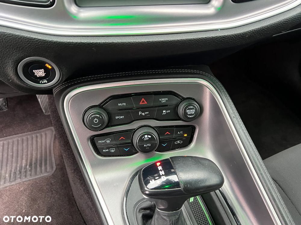 Dodge Challenger - 15