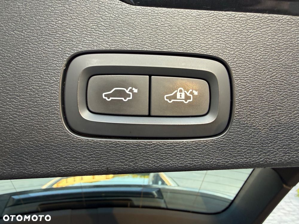 Volvo V60 D4 Momentum Pro - 26