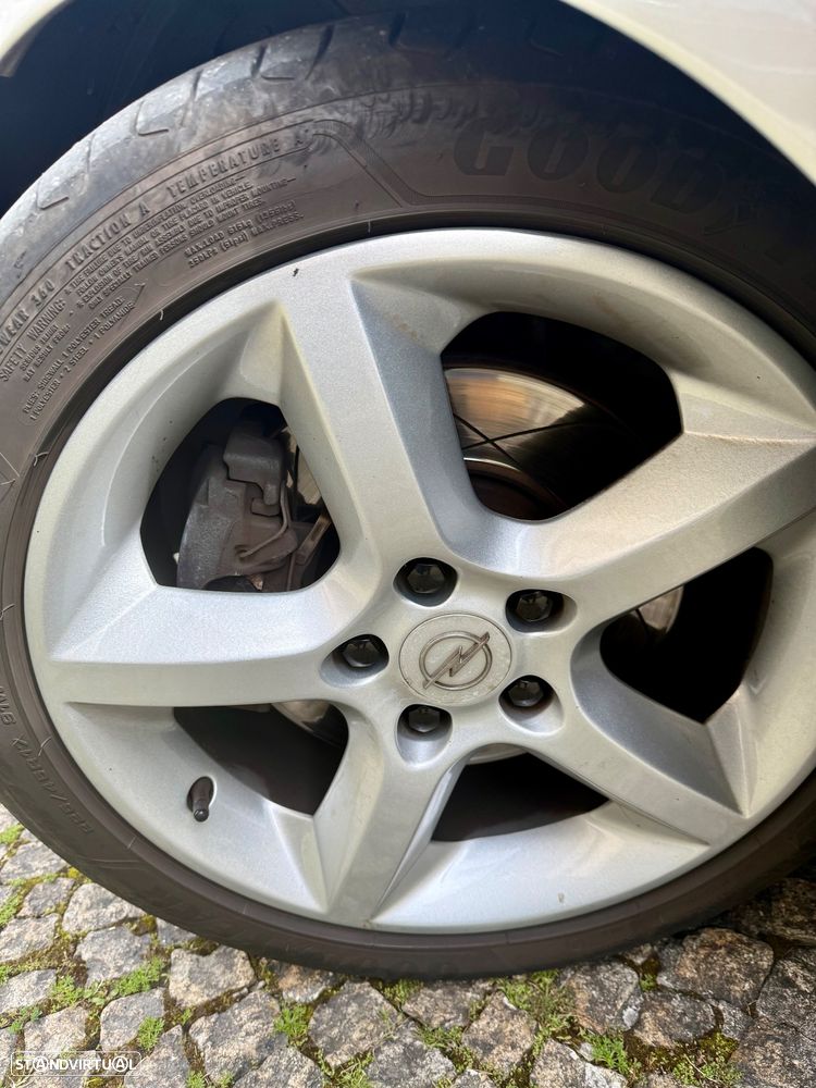 Opel Astra GTC 1.9 CDTI - 25