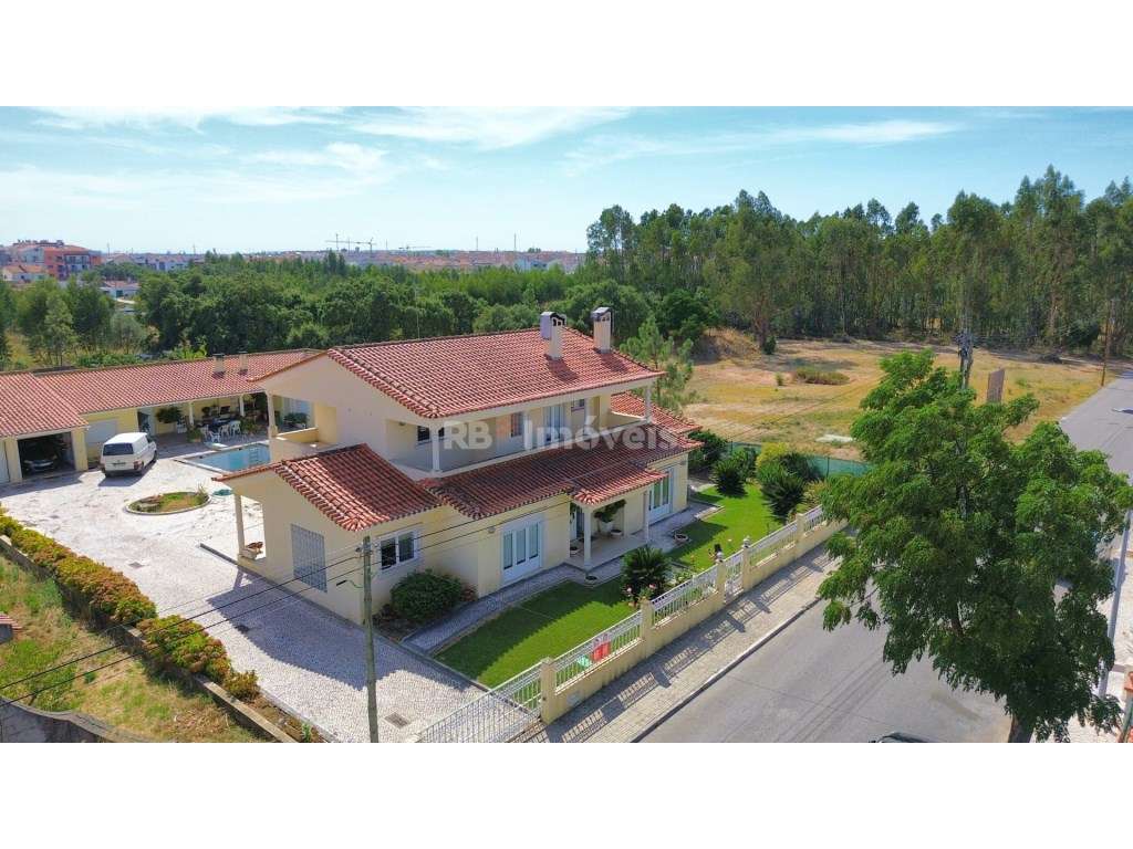 Moradia de 2 pisos + Moradia em Alvenaria + Terreno - Entroncamento - Grande imagem: 2/26