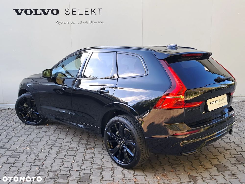 Volvo XC 60 T6 Plug-In Hybrid AWD Ultra Black Edition - 4