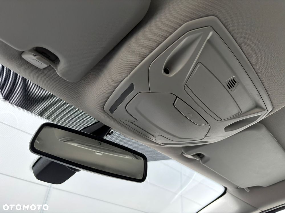 Ford Mondeo 2.0 TDCi Ghia - 25