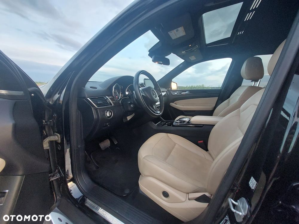 Mercedes-Benz GLS - 24
