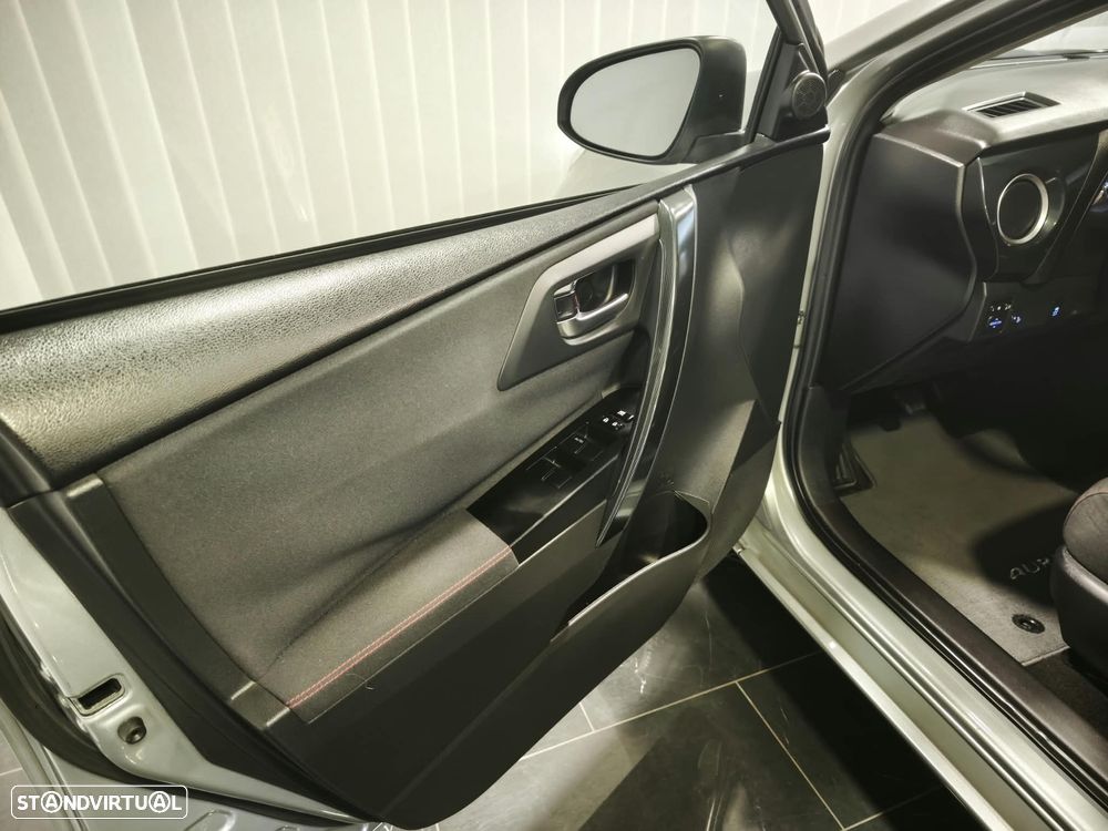 Toyota Auris Touring Sports 1.4 D-4D Active - 10