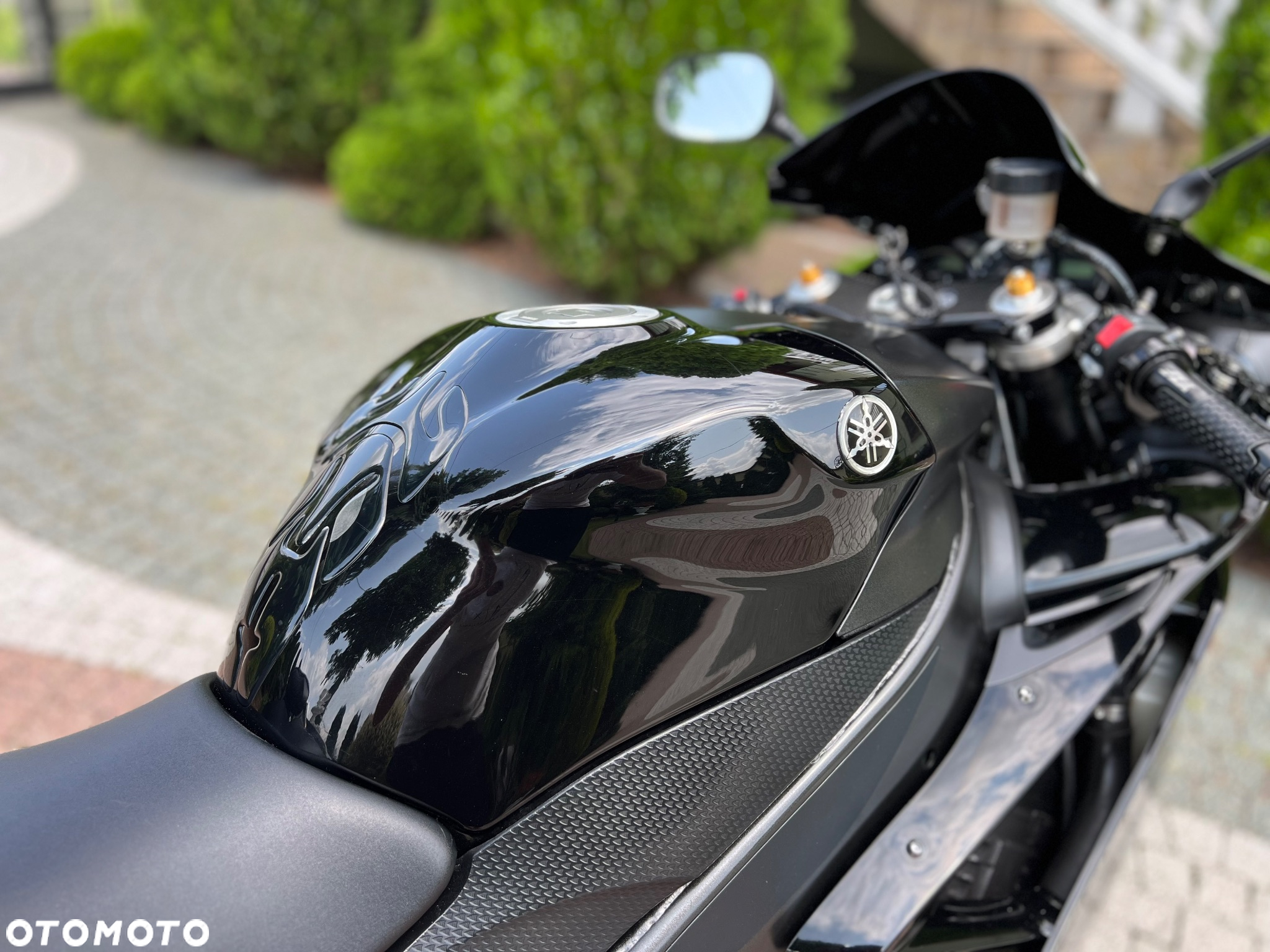 Yamaha R1 - 15