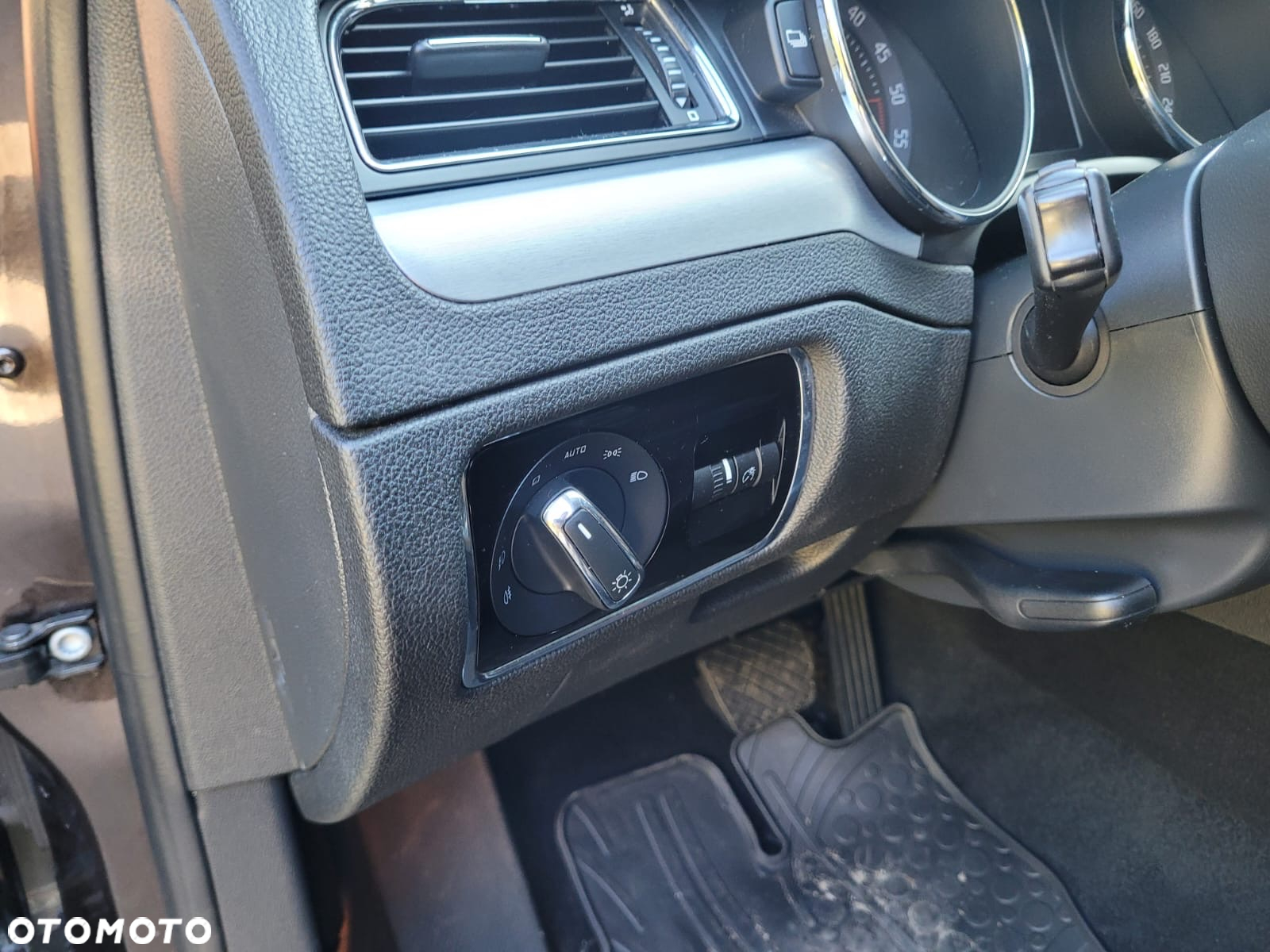 Skoda Superb 2.0 TDI DSG Elegance - 29