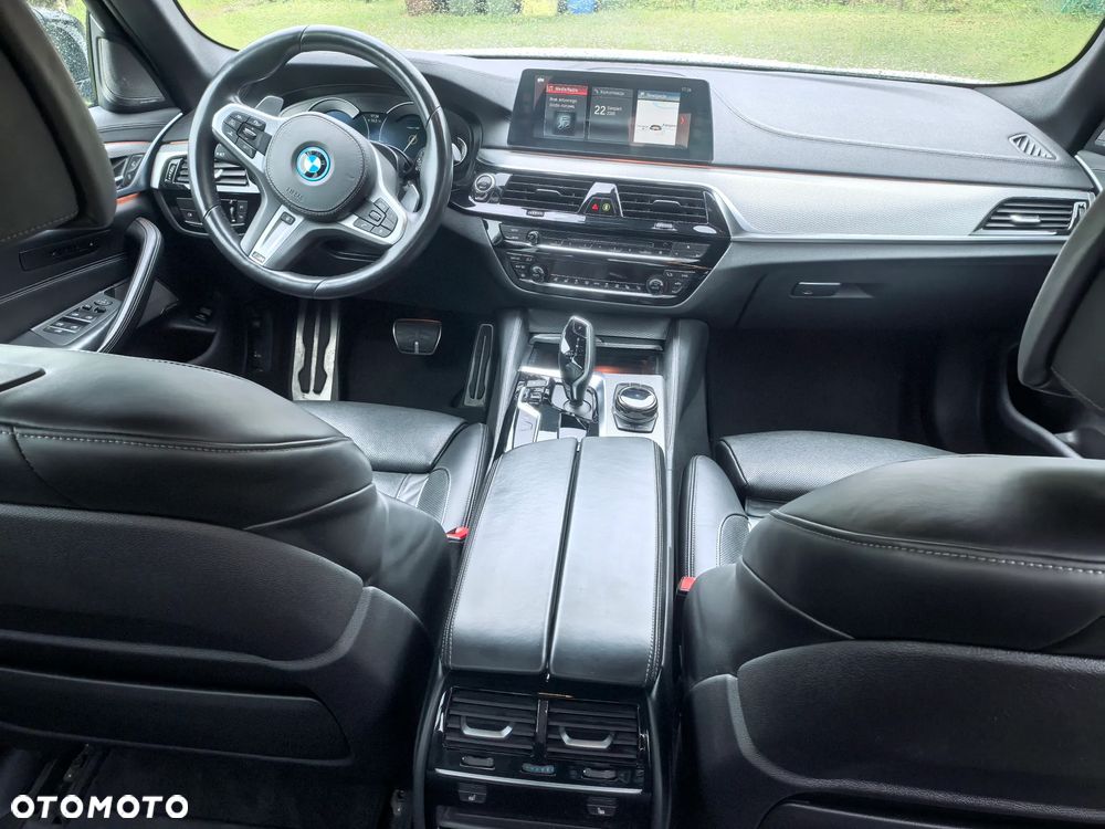 BMW Seria 5 M550i xDrive sport - 20