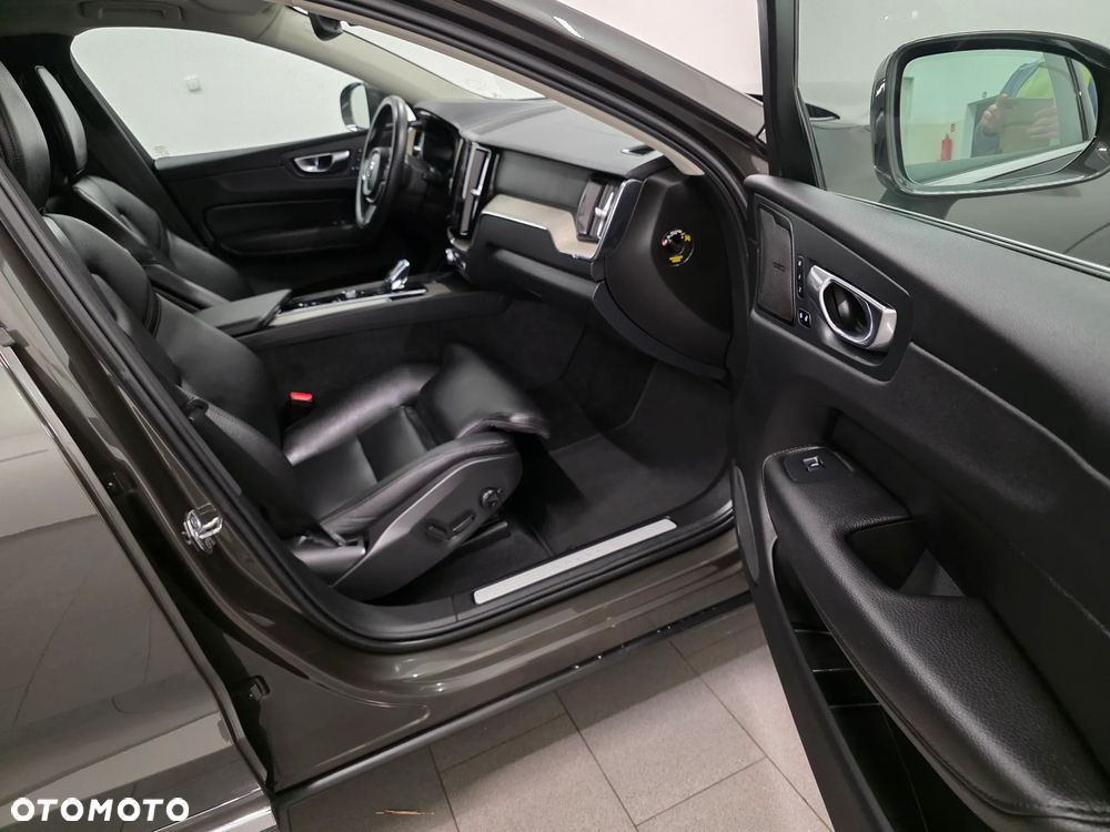 Volvo XC 60 B4 D Inscription - 32