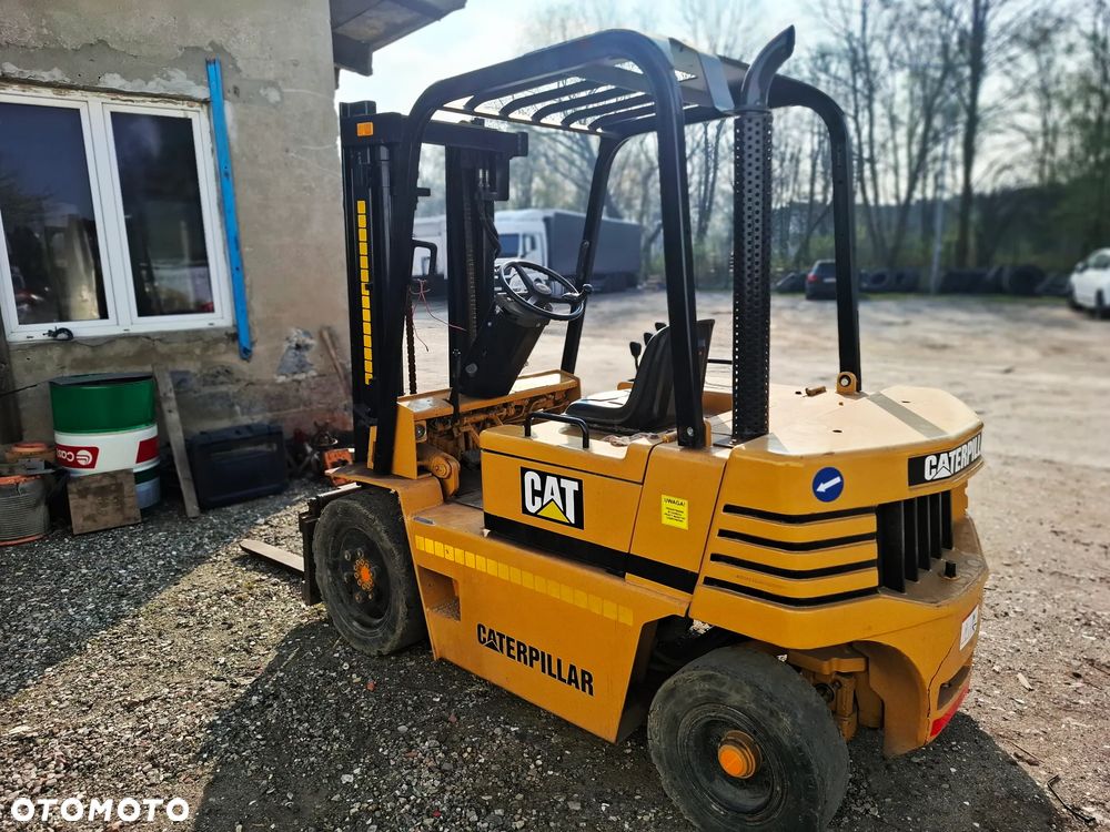 Caterpillar V40E - 3