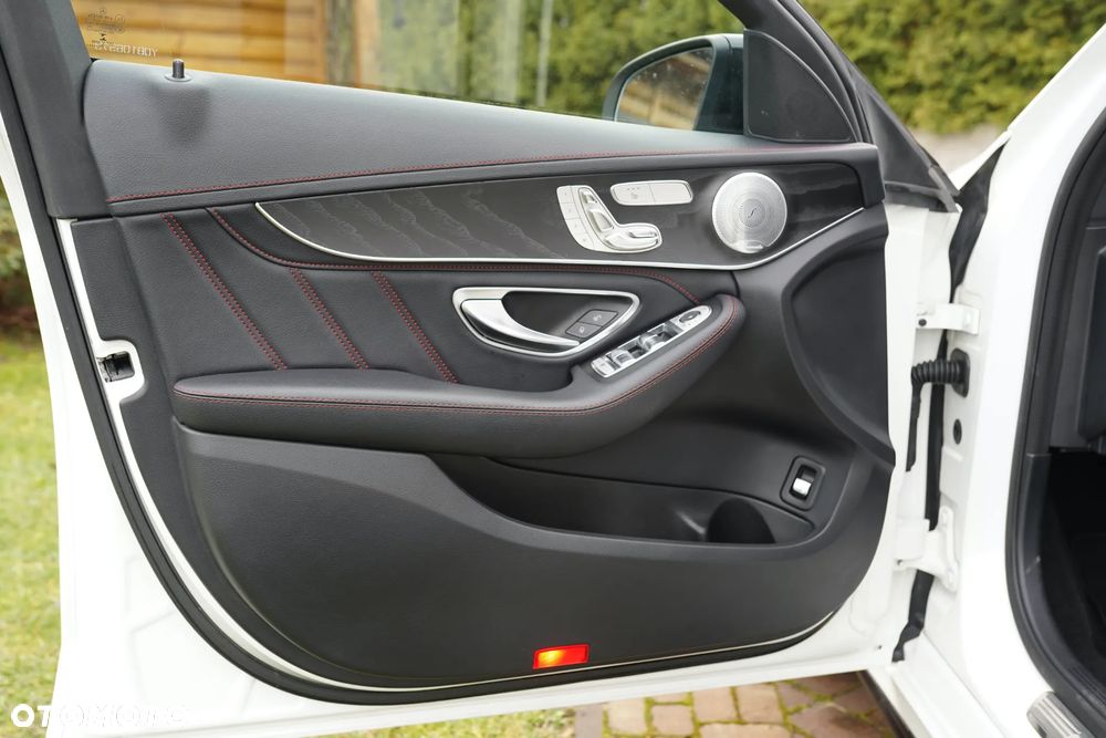 Mercedes-Benz Klasa C AMG 43 4Matic 9G-TRONIC - 29
