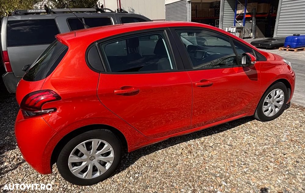 Peugeot 208 1.2 L PureTech STT Allure - 9