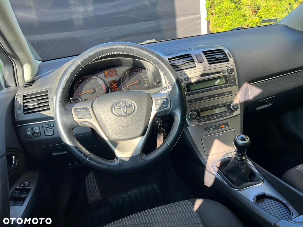 Toyota Avensis 1.8 Sol - 16