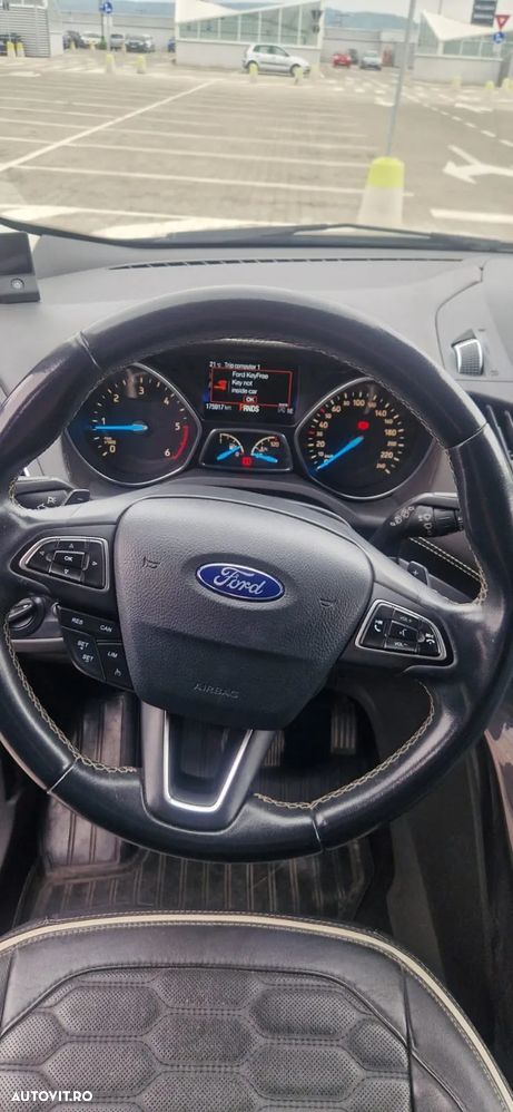 Ford Kuga 2.0 TDCi 4WD Powershift Vignale - 4