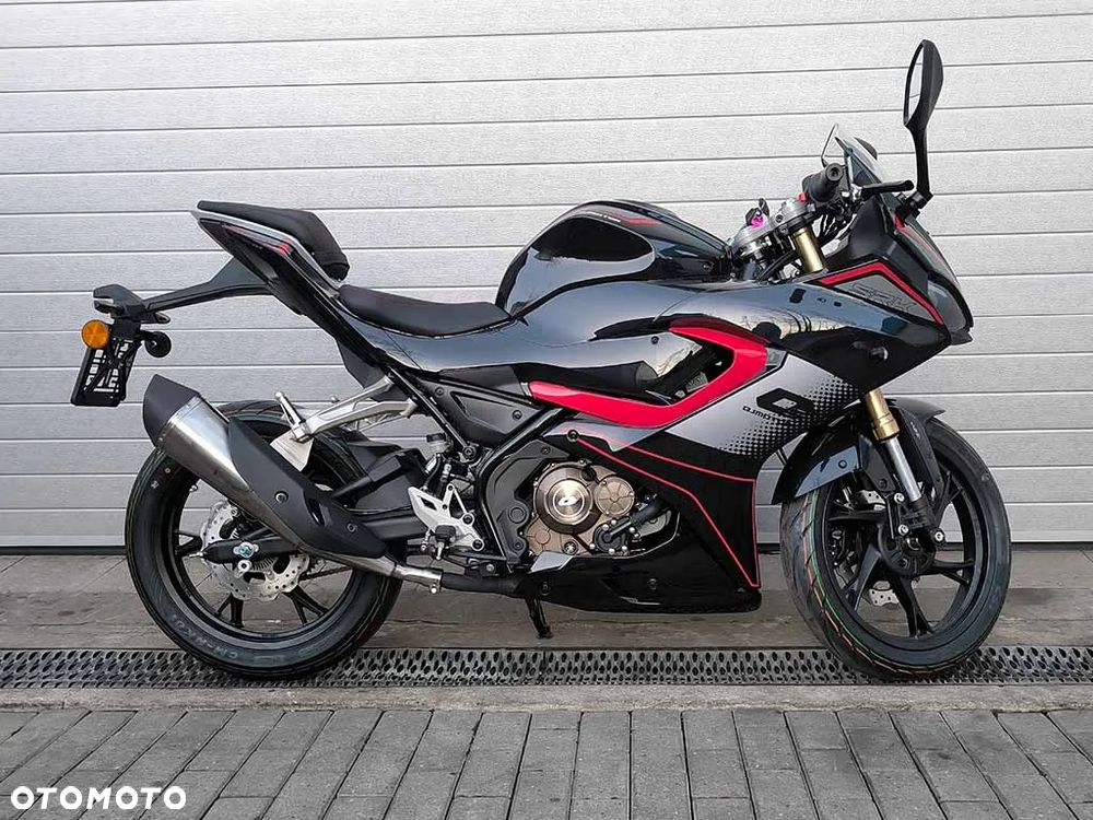 QJMOTOR SRK 125R - 9