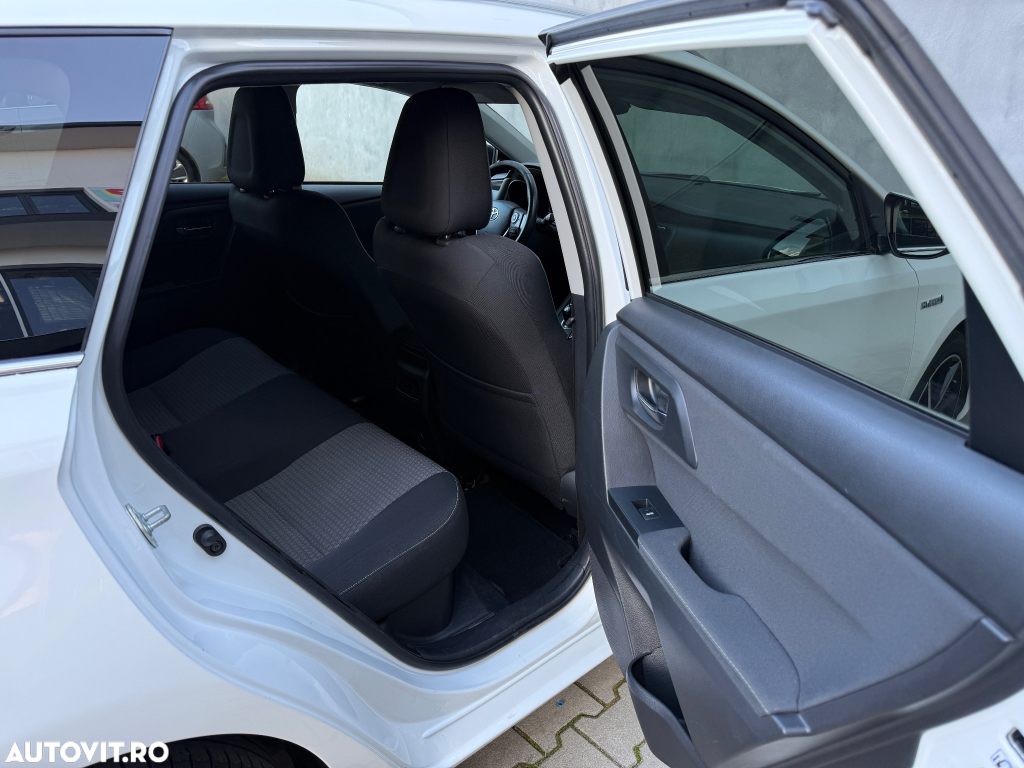 Toyota Auris 1.8 VVT-i Hybrid Automatik Comfort - 27