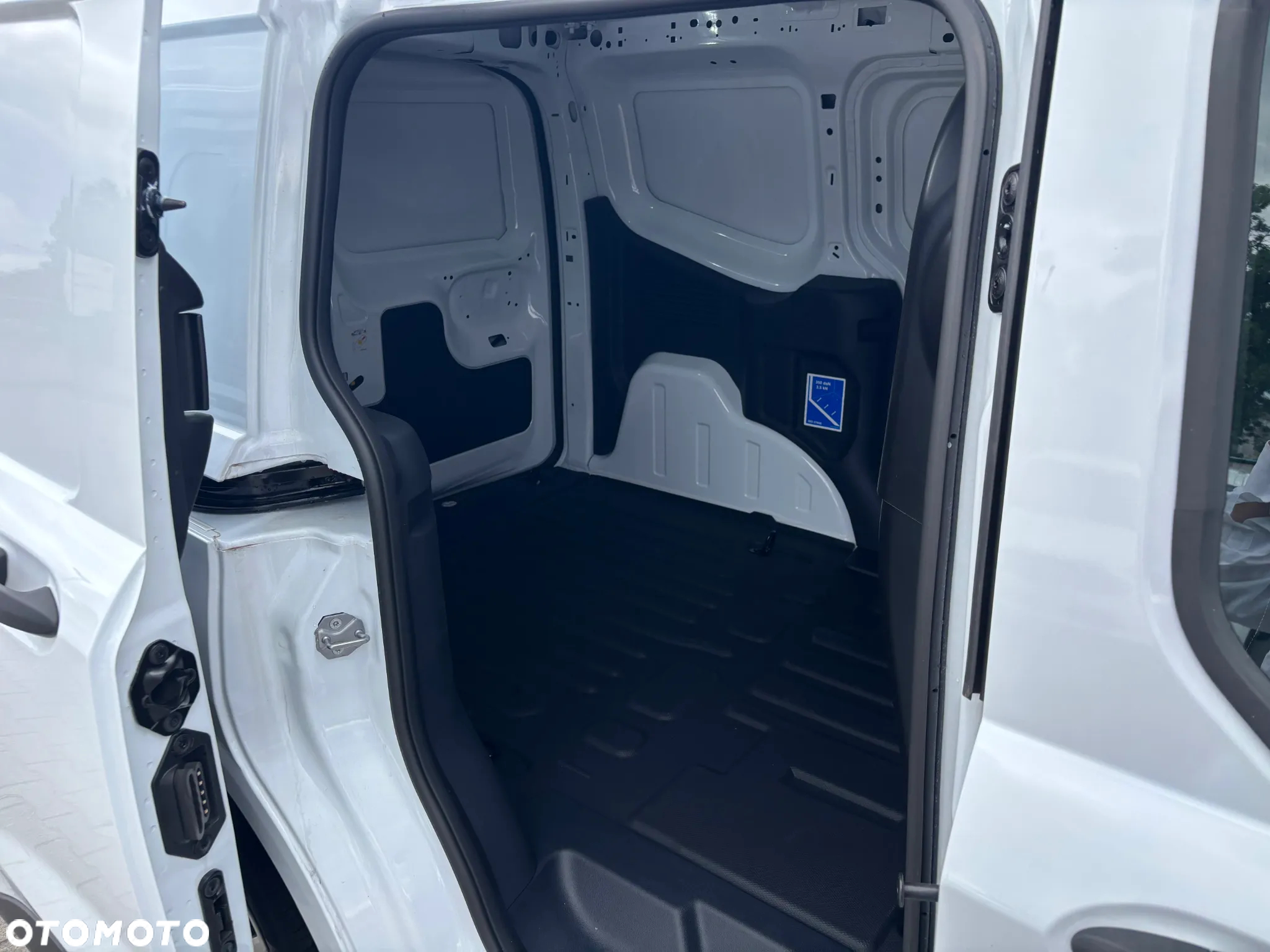 Ford Transit Courier - 12
