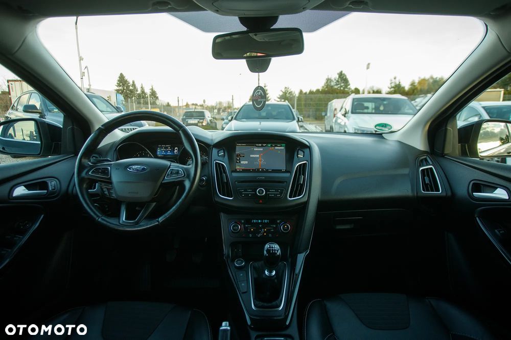 Ford Focus ver-1-0-ecoboost-titanium-x - 4