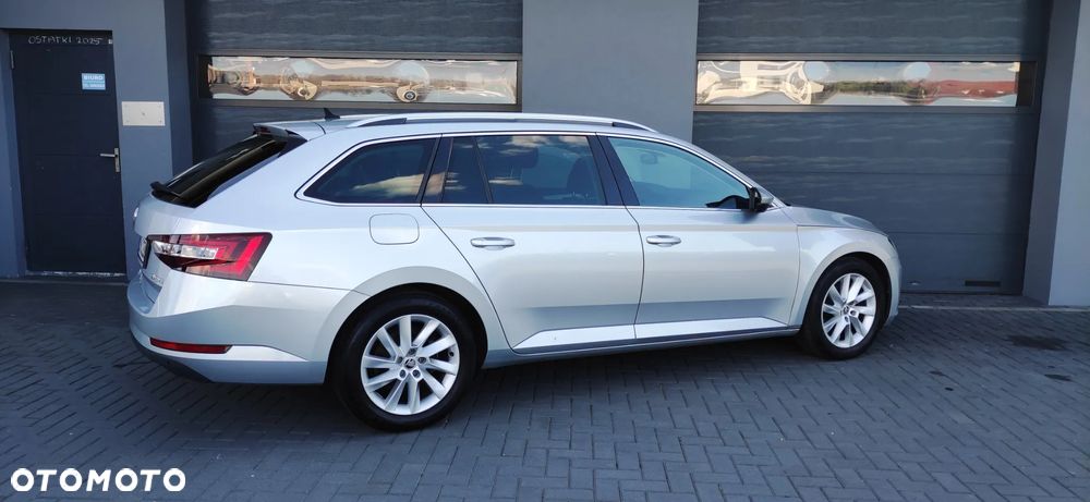 Skoda Superb 2.0 TDI DSG Ambition - 37