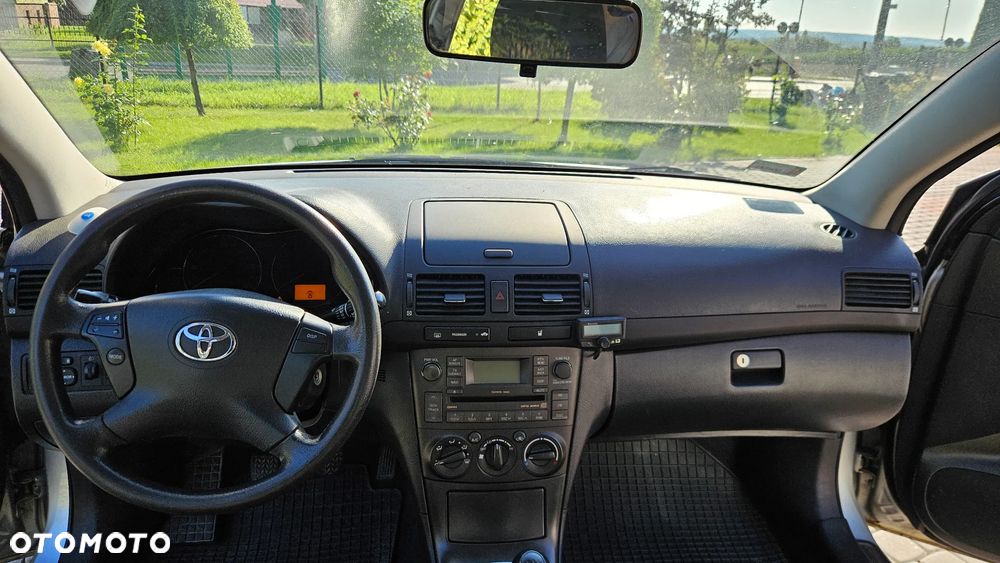 Toyota Avensis 1.8 VVT-i Terra - 9