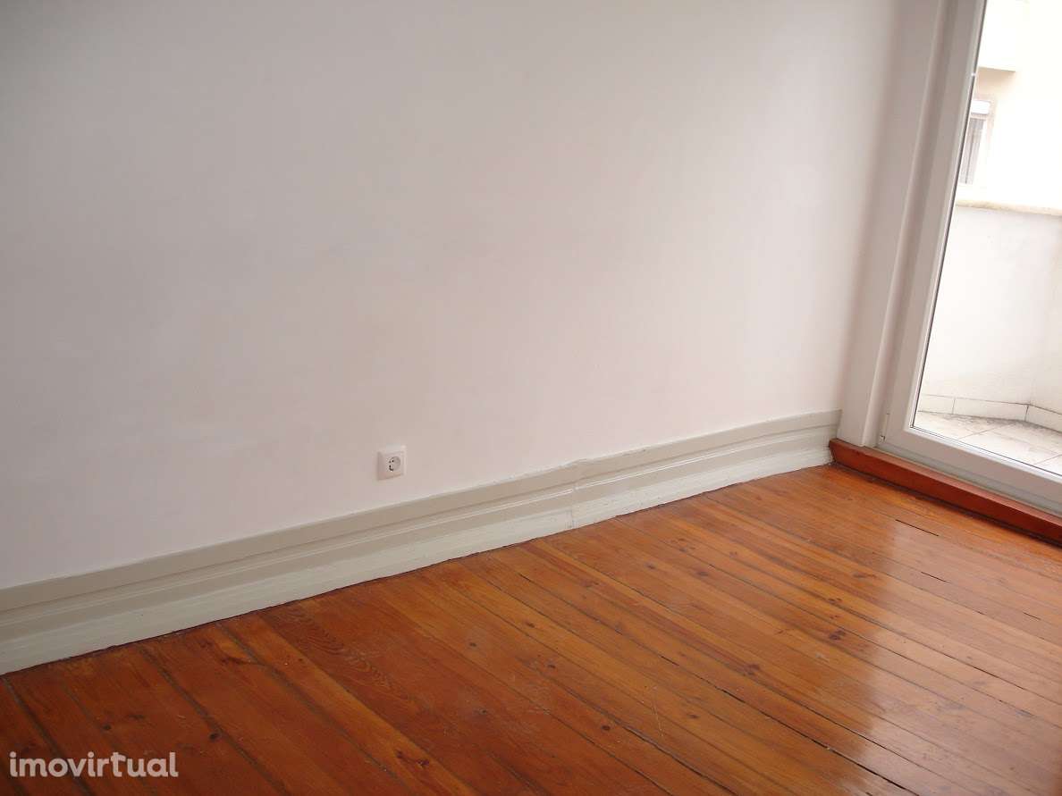 Apartamento T3 com varanda em Campo de Ourique - Grande imagem: 4/10