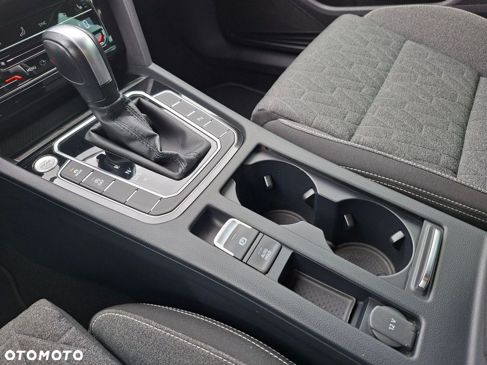 Volkswagen Passat - 19