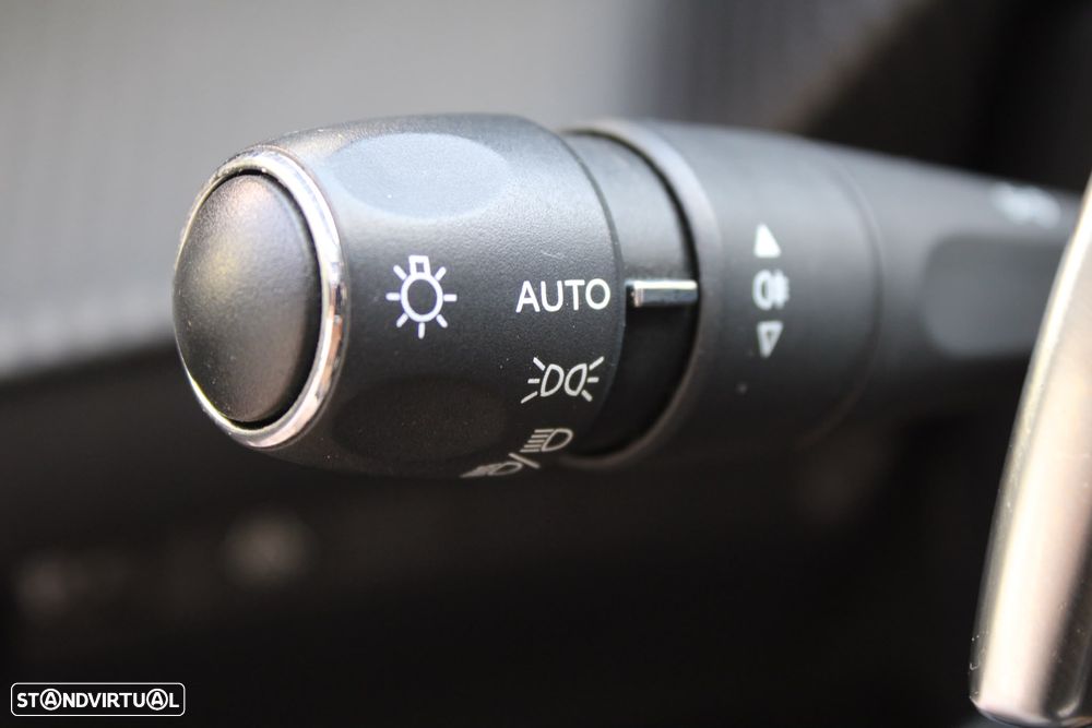 Peugeot 208 1.2 PureTech Allure EAT8 - 21