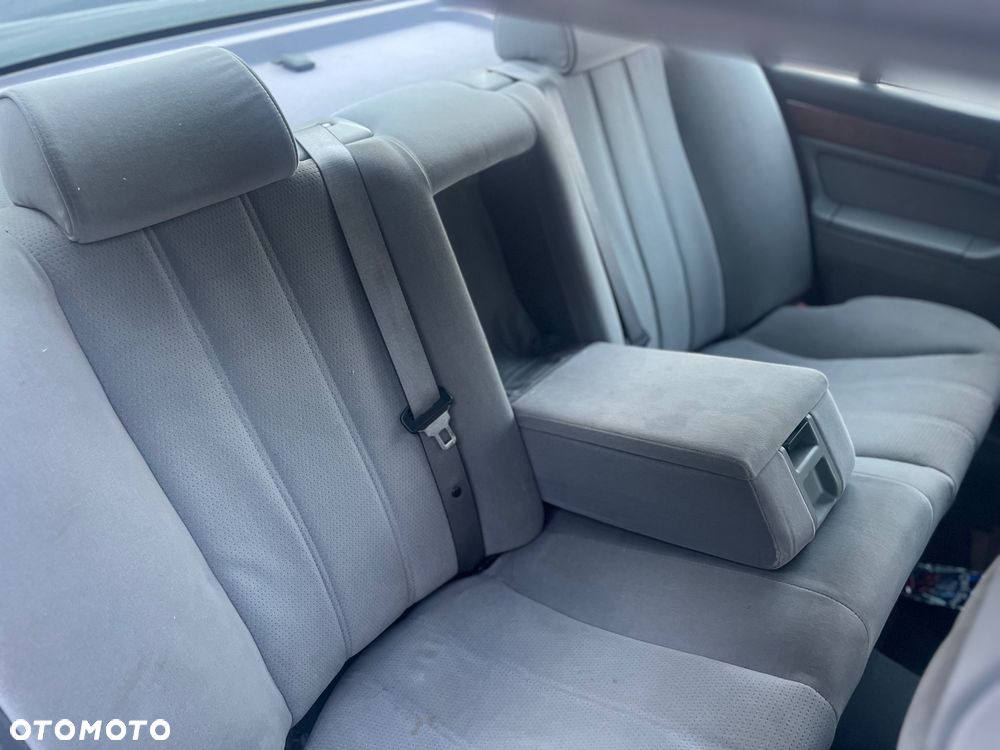BMW Seria 7 740i V8 - 26