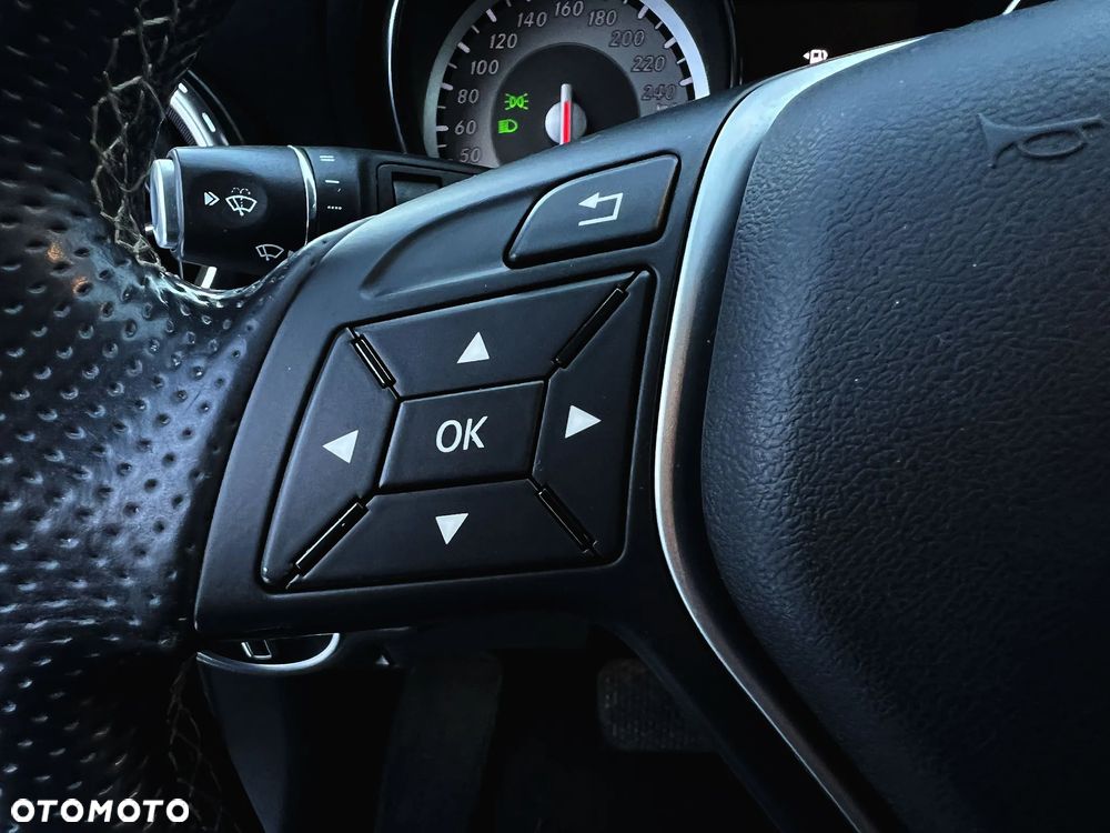 Mercedes-Benz GLA 200 7G-DCT Style - 24