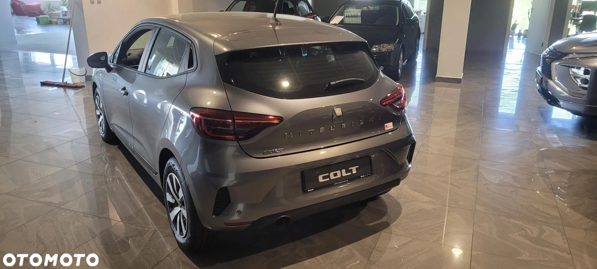 Mitsubishi Colt 1.0T Invite - 6